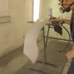Jak naprawić pęknięty zderzak - podkładowanie podkładem akrylowym
