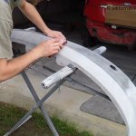 Jak naprawić pęknięty zderzak - szlifowanie podkładu akrylowego