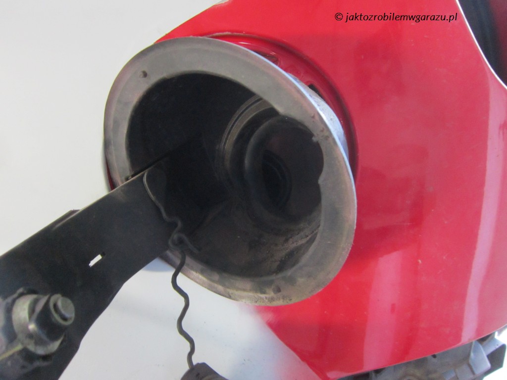 Demontaż wlewu paliwa Fiesta MK6 Mój Garaż
